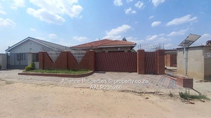 Modern Family Home with Solar Power in Glenview 1 Riverside