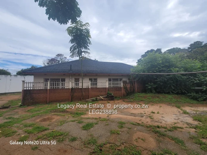 Prestigious Borrowdale Property | Title Deed,Upmarket Pan-Handle Stand Near Sam Levy Village.
