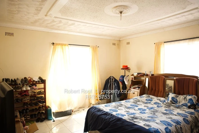Spacious 3-Bed Damofalls Cottage on 1130 m² with Tank