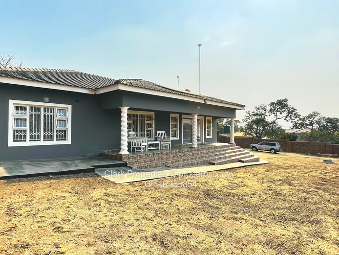 Modern Family Living On 1,950m²