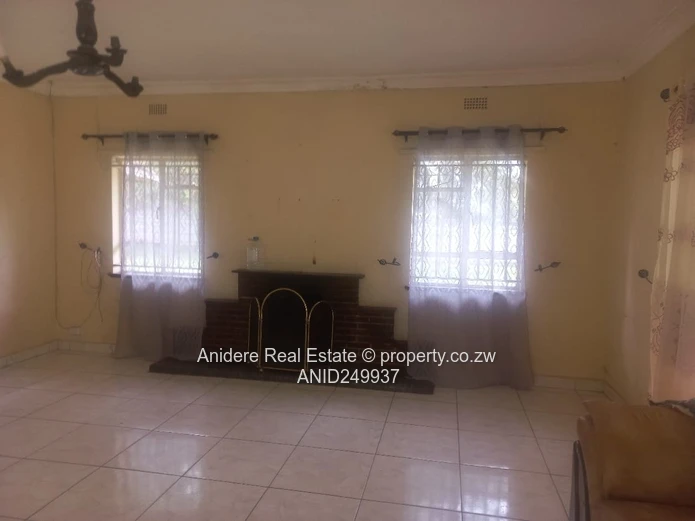 Greendale 4-Bed Home on 4395m² 