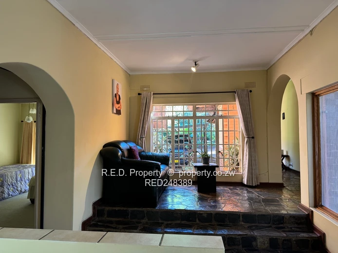 Private Retreat In Douglasdale!