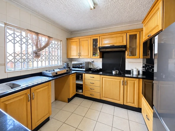 3 Bedroom Flat & Apartment
