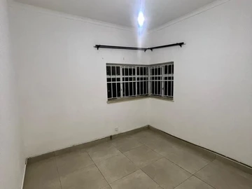 2 Bedroom Flat & Apartment