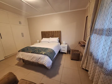 3 Bedroom Flat & Apartment