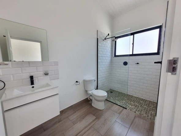 2 Bedroom Flat & Apartment