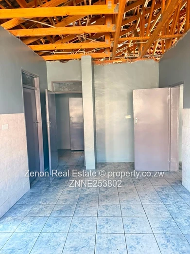 Ruwa Chipukutu Park. 5 Bedroomed House. $140K , 806sqm.deeds
