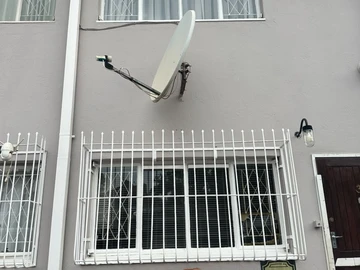2 Bedroom Flat & Apartment