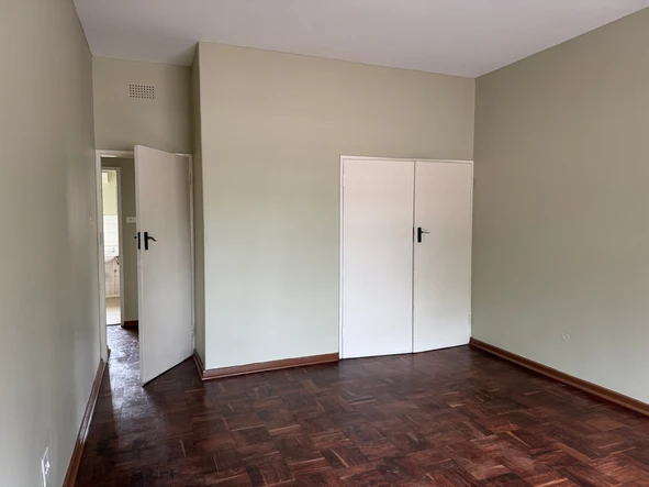 2 Bedroom Flat & Apartment