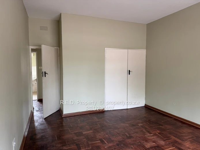 Modern 2-Bedroom Ground Floor Flat - CBD