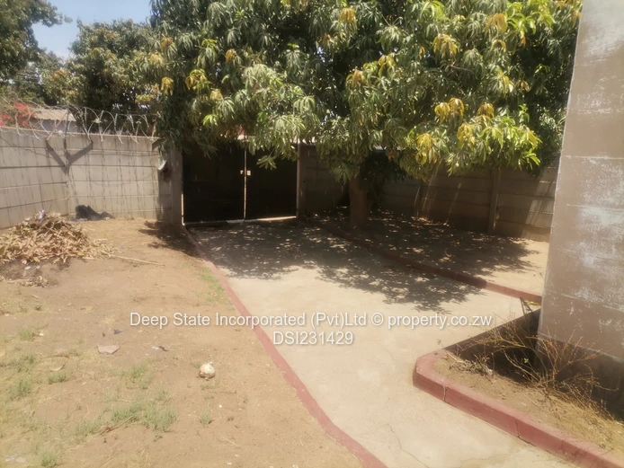 Chitungwiza st mar'ys hour to for sale (Sole Mandate)