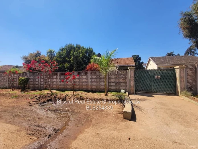 4 bedroom house for sale in Marimba 