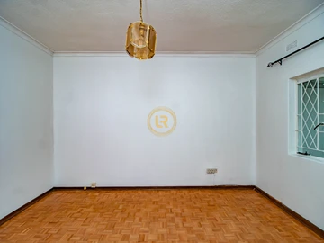 2 Bedroom Flat & Apartment