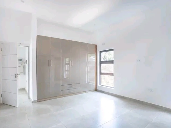 3 Bedroom Flat & Apartment