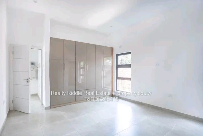 Modern 3 Bed, 2 Bath Flat in Borrowdale with Borehole