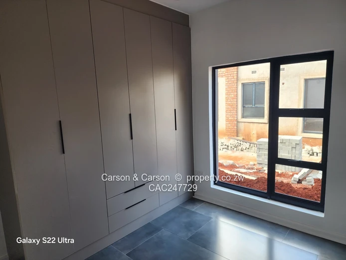 Modern 3-Bed, 2-Bath Garden Flat with Borehole – Borrowdale