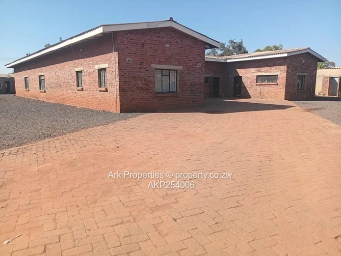 Warehouse To Let in Norton