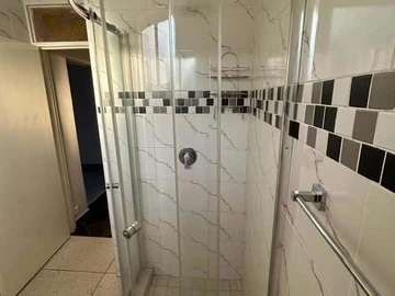 2 Bedroom Flat & Apartment