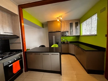 2 Bedroom Flat & Apartment