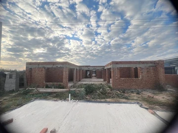 4 Bedroom Flat & Apartment