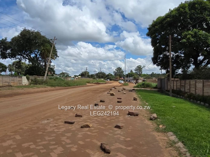 Commercial Zone Property: 3-Bed House Plus Quarters in Ardbenie