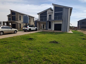 4 Bedroom Flat & Apartment