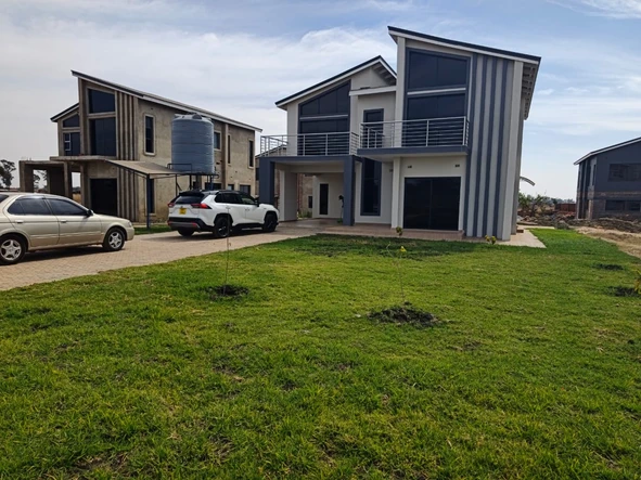 4 Bedroom Flat & Apartment