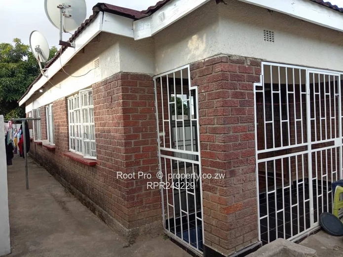 GLEN NORAH B HOUSE FOR SALE – USD 62,000 Situated on a corner stand measuring 250m², this well-maint