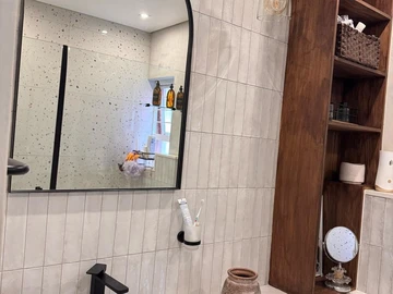 2 Bedroom Flat & Apartment