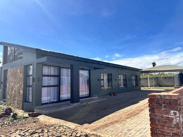 4 Bedroom Flat & Apartment