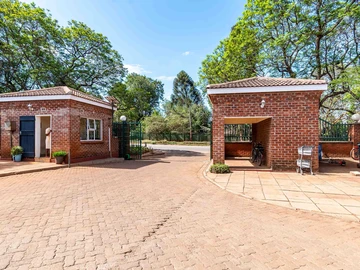 4 Bedroom Flat & Apartment