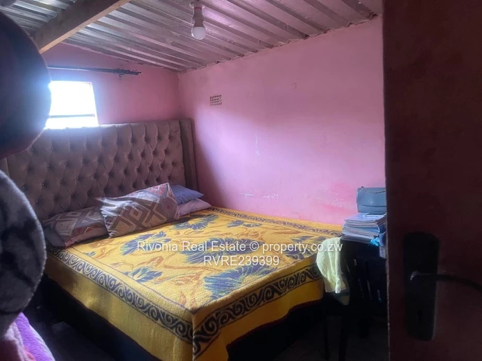 Stand with 5 roomed cottage on 670sqm