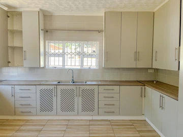 3 Bedroom Flat & Apartment