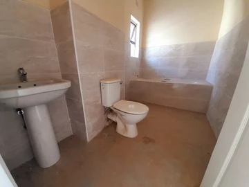 2 Bedroom Flat & Apartment