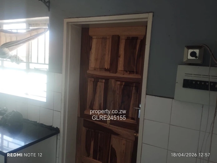 3-Bed Houghton Park Home — Walled Yard, Tank & Ensuite