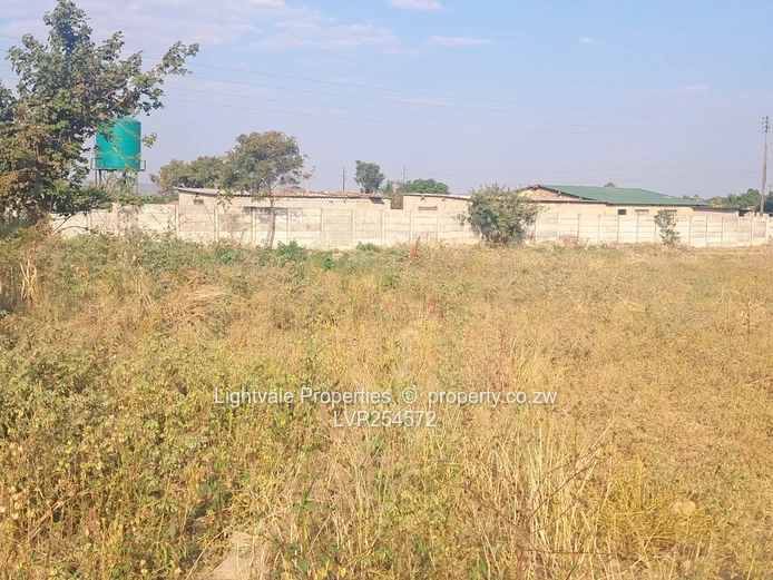 Agro-residential plot in Norton Knowe along Zvimba road (Sole Mandate)