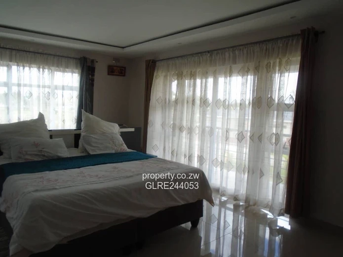 Modern 4-Bed Arlington Home with Double Garage & Borehole