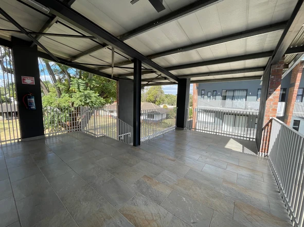 2 Bedroom Flat & Apartment