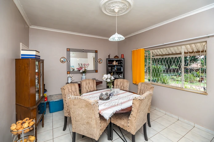 Spacious home walking distance to St Johns College  (Sole Mandate)