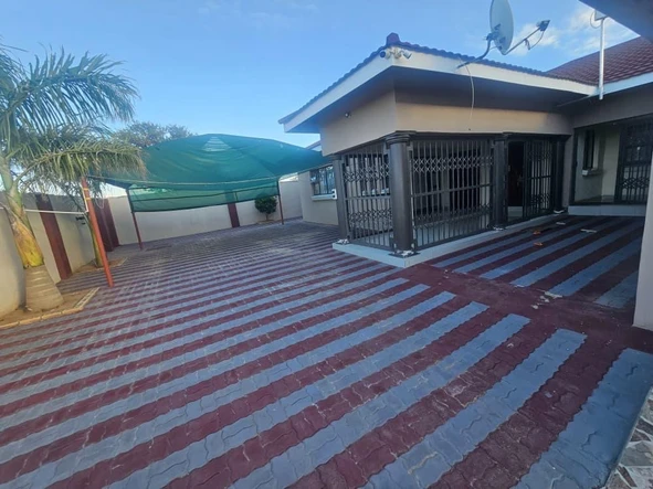 5 Bedroom House