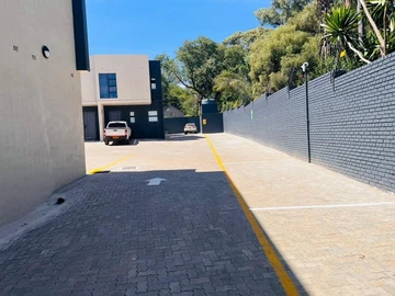 2 Bedroom Flat & Apartment