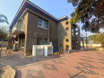 6 Bedroom House