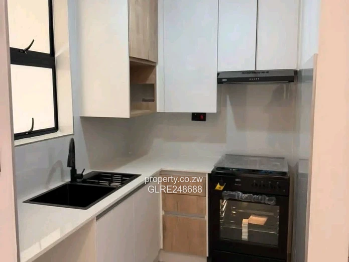 Modern 2-Bed Townhouse with Pool & Borehole — Strathaven
