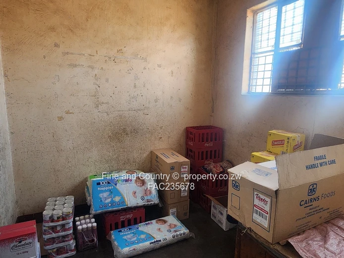 Prime Luveve Main-Road Shop — 264m², Storeroom & WC