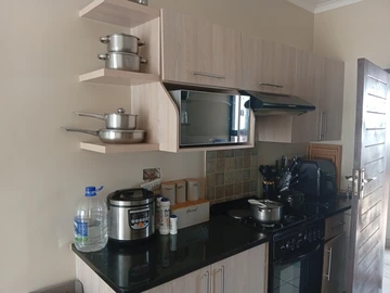 2 Bedroom Flat & Apartment