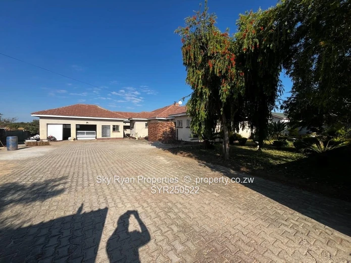 FOR SALE  Gweru Southview HOUSE FOR SALE 