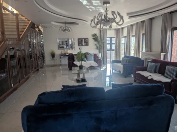 5 Bedroom House