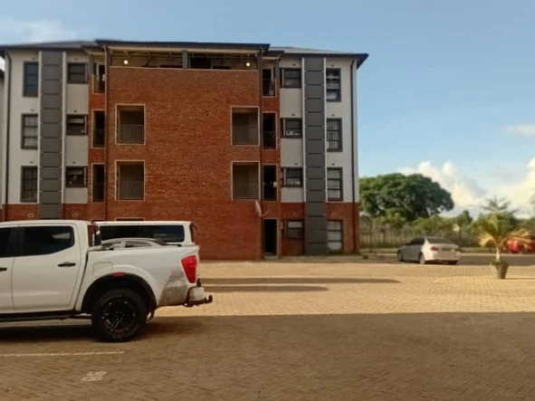 2 Bedroom Flat & Apartment