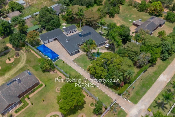 The Complete Family Estate In The Heart Of Greengrove (Sole Mandate)