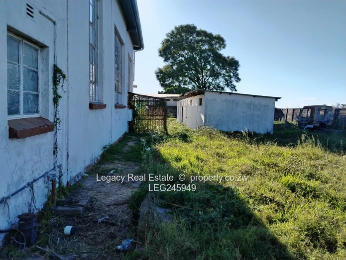 Gweru Central Commercial Property With Expansion Potential,High Clearance Industrial Property Deed.